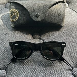 Men’s Ray-Ban Wayfarer Sunglasses